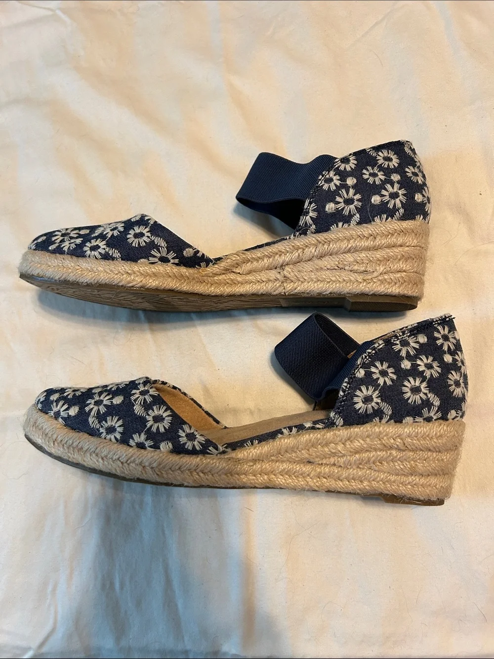 Life Stride Velocity 2.0 Navy Floral Espadrille heels with Elastic Ankle Strap